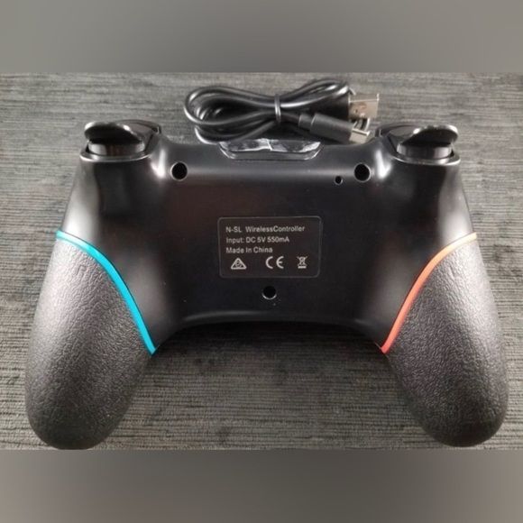 Nintendo Switch Pro Controller for the Nintendo Switch - Picture 3 of 5